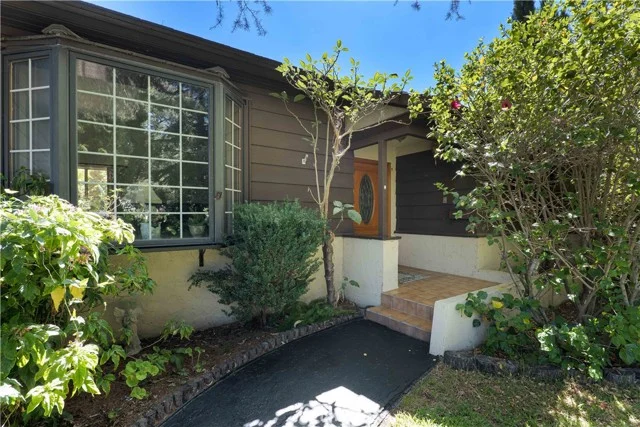 6438 Orion Avenue photo 4