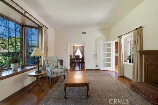 6438 Orion Avenue photo 5