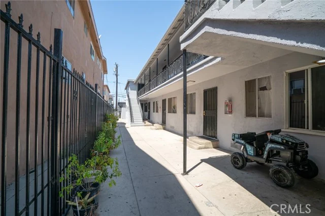 1425 Cedar Avenue photo 3