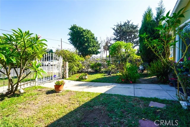 3415 S gramercy Place photo 3