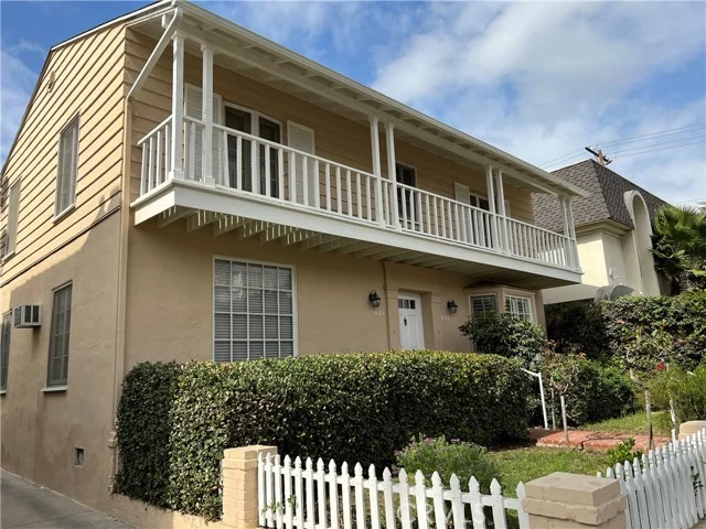 423 S Palm Drive photo 2