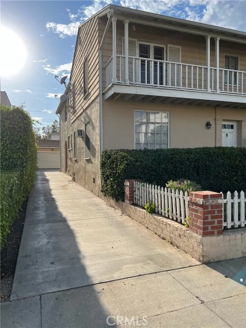 423 S Palm Drive photo 3