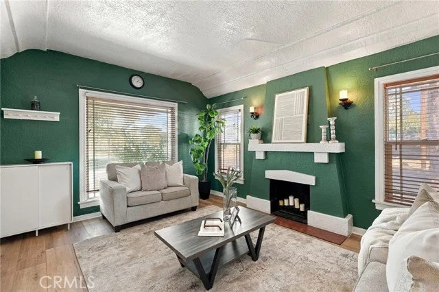 2390 Oregon photo 4