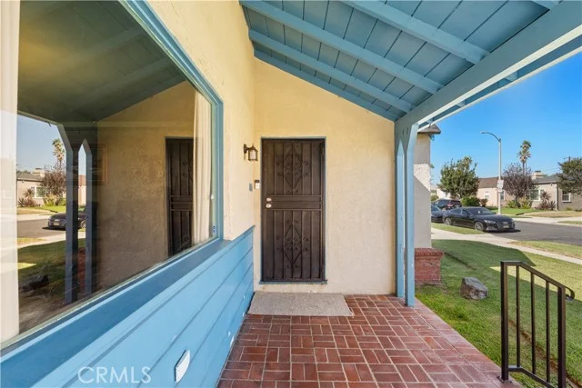 3959 S Bronson Ave photo 4