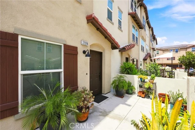 22318 Lily Ct photo 2