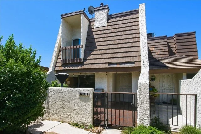 18360 Collins Street #L photo 5
