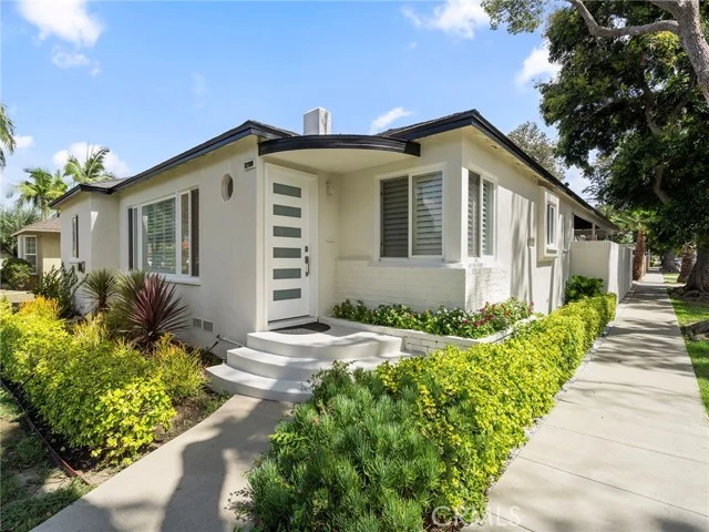 2700 Eucalyptus Avenue photo 2