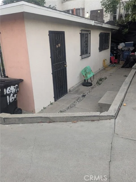 1651 Tremont photo 3
