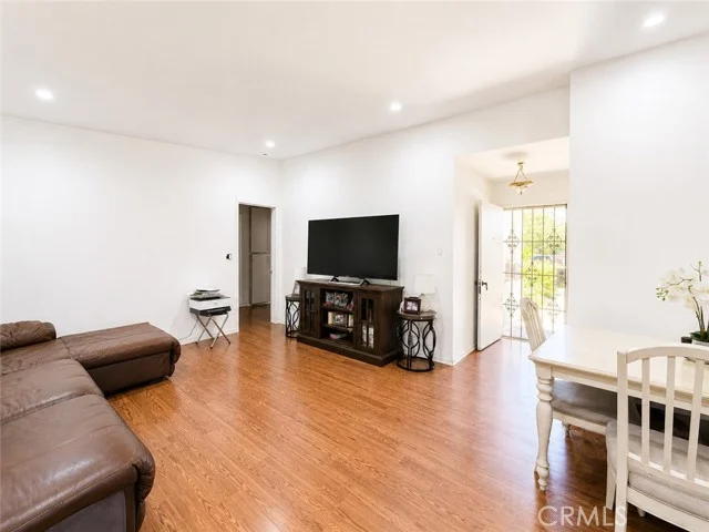 14937 Oswald photo 2