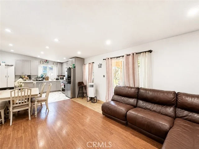 14937 Oswald photo 3