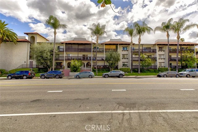 5334 Lindley Avenue #337 photo 2