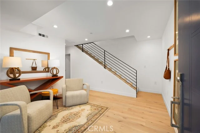 233 N Burlington Avenue photo 4