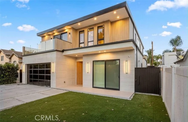 5028 Lindley, Encino
