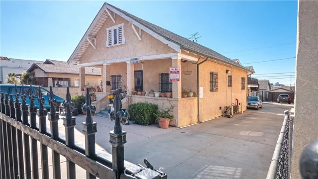 2432 Fairmount Street photo 3