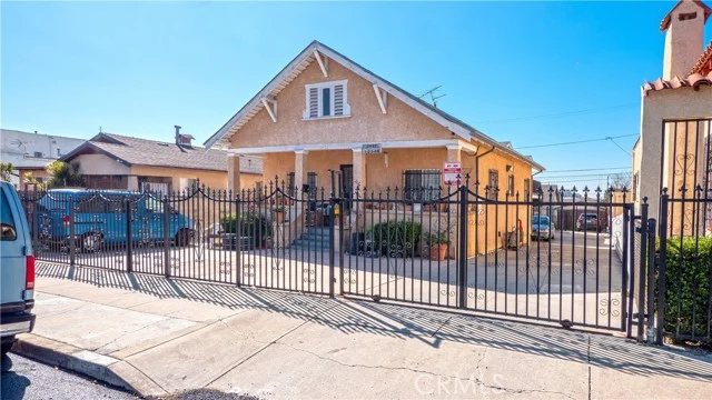 2432 Fairmount Street photo 4