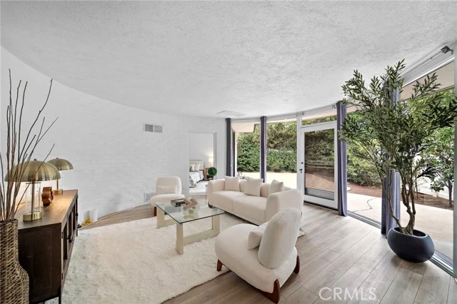 10540 W Olympic Boulevard, Los Angeles