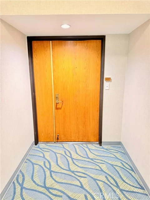 1310 E Ocean #407 photo 2