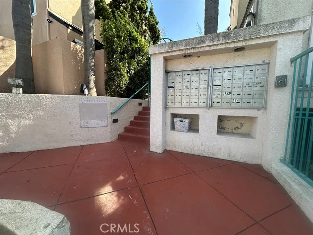438 E Spruce photo 2