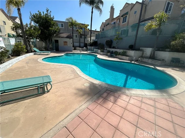 438 E Spruce photo 5