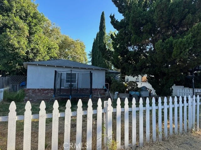 12352 Sylvan Street photo 2