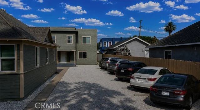 2130 Elm photo 3