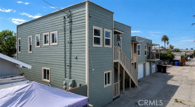 2130 Elm photo 4