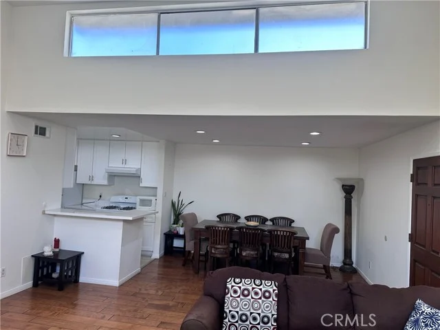 5700 Etiwanda #264, Tarzana