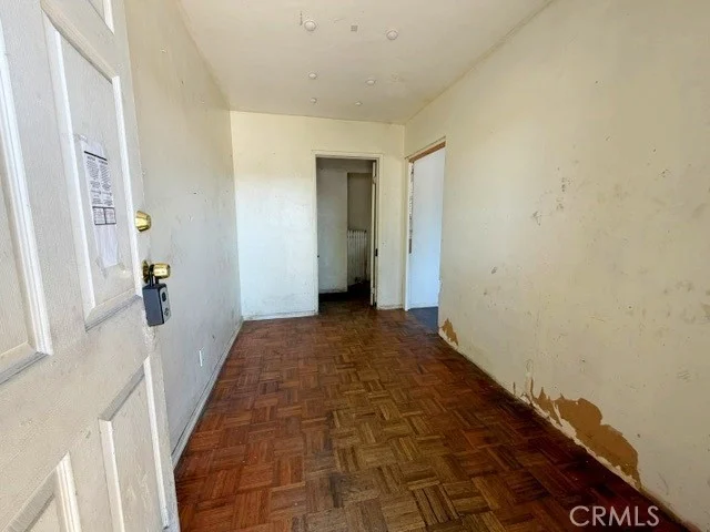 15741 Wyandotte Street photo 3
