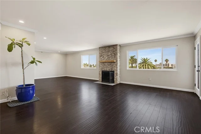726 Elm Avenue #403 photo 2