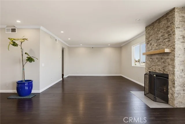 726 Elm Avenue #403 photo 3