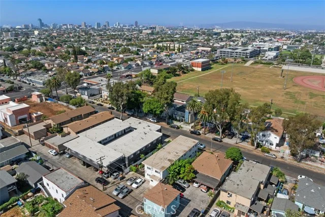 1868 Gardenia Avenue photo 5