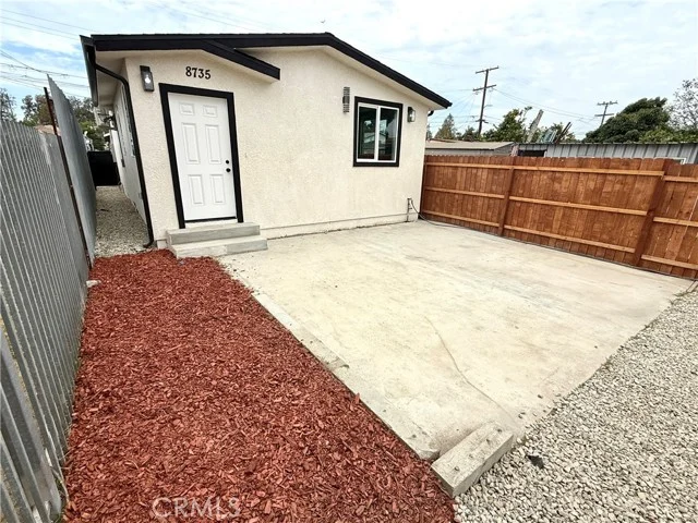 8735 Beach, Los Angeles