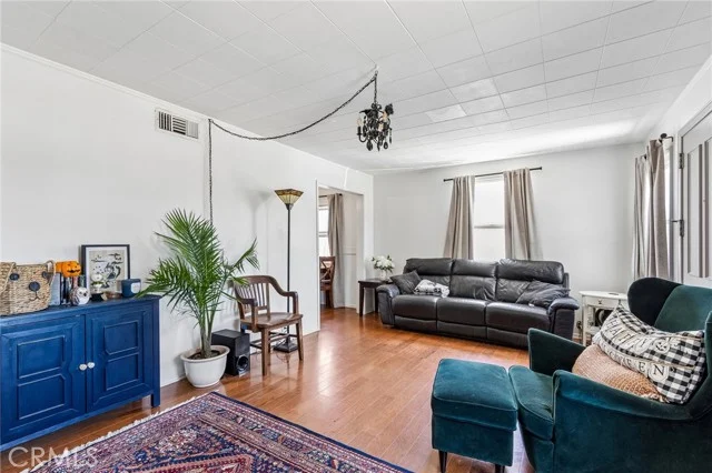 626 S Inglewood photo 2