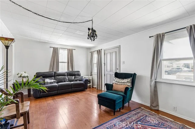 626 S Inglewood photo 3