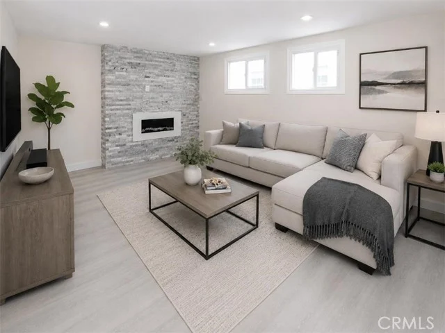 404 W Hillsdale Street photo 4