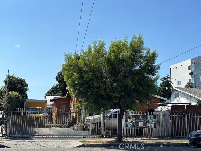 10821 Compton, Los Angeles