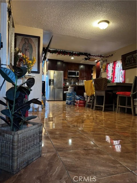 10821 Compton photo 3