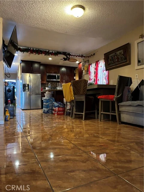 10821 Compton photo 4