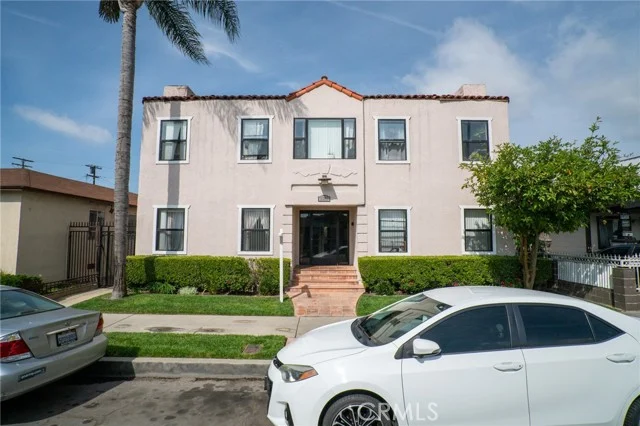 1035 Lime Avenue photo 3