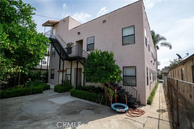 1035 Lime Avenue photo 4