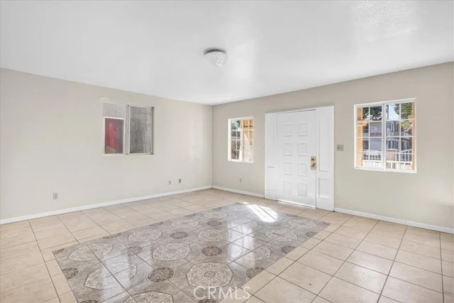 2039 W Florence photo 2