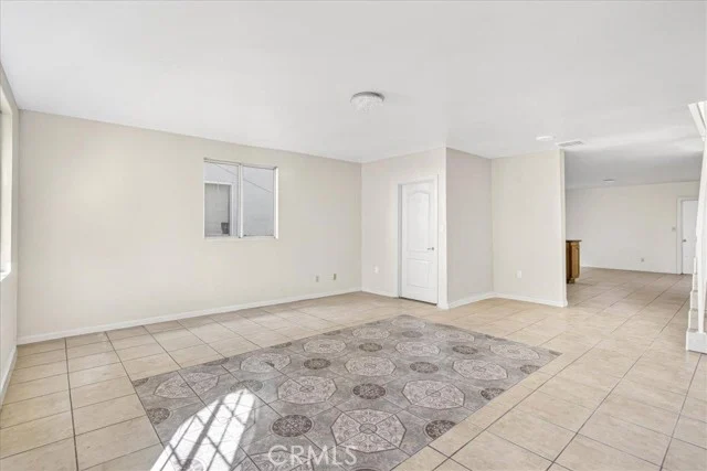 2039 W Florence photo 3