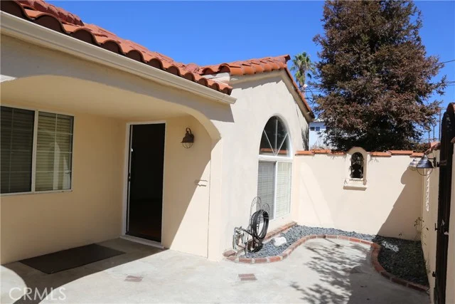 5315 Riverton Avenue photo 3