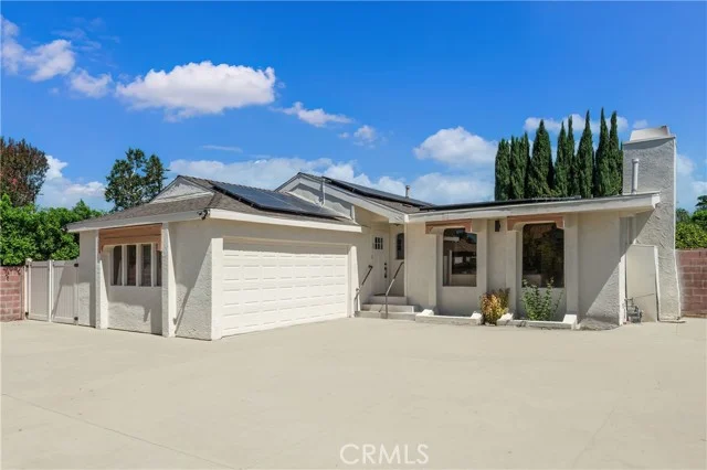 6246 Fallbrook photo 2