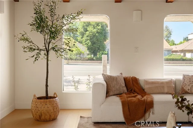 6246 Fallbrook photo 4