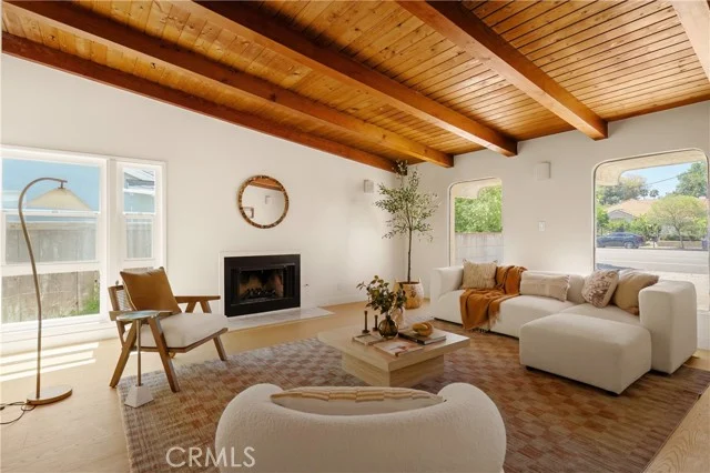 6246 Fallbrook photo 5