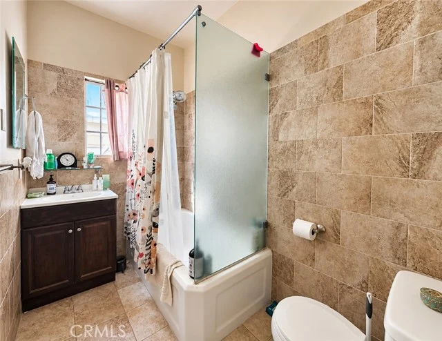 1347 N Mansfield photo 3