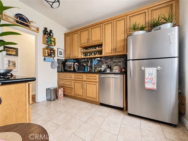 1347 N Mansfield photo 4