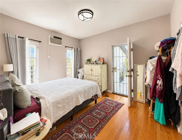1347 N Mansfield photo 5