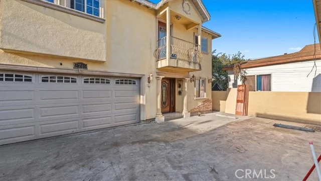 2740 Fairmount photo 3